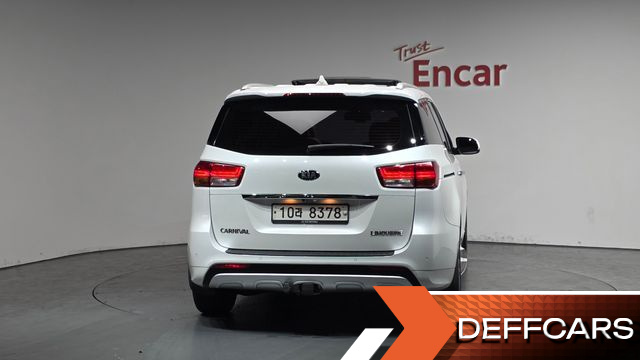 Kia CARNIVAL 7-seater Limousine VIP купить на сайте DeffCars