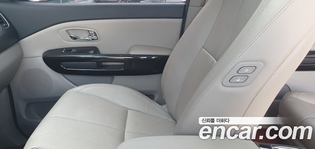 Kia CARNIVAL 9-Seater Noblesse Special купить на сайте DeffCars