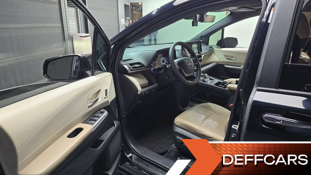Toyota SIENNA 2.5 Hybrid 2WD купить на сайте DeffCars