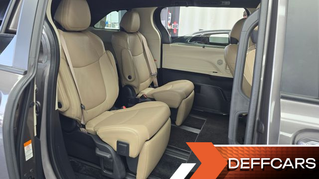 Toyota SIENNA 2.5 Hybrid 2WD купить на сайте DeffCars