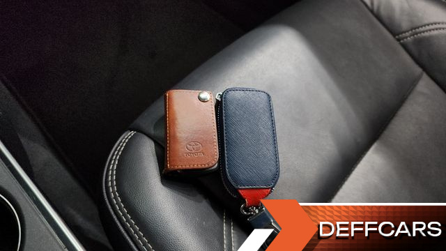Toyota CAMRY Hybrid XLE купить на сайте DeffCars