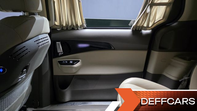 Kia CARNIVAL 7-Seater Hi-Limousine Signature купить на сайте DeffCars