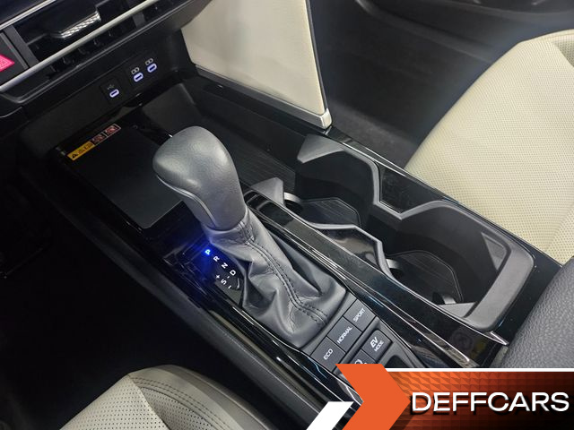 Toyota CAMRY 2.5 XLE Premium Hybrid купить на сайте DeffCars