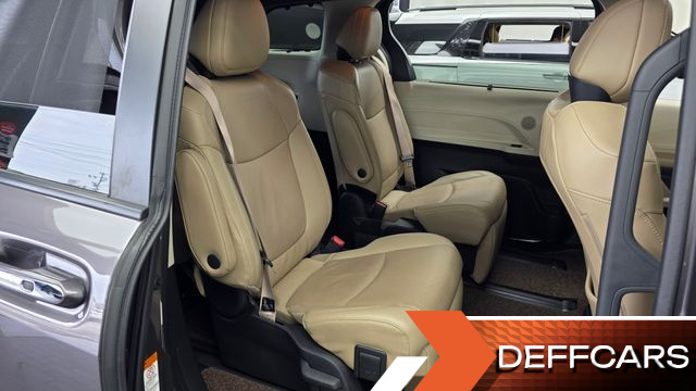 Toyota SIENNA 2.5 Hybrid 2WD купить на сайте DeffCars