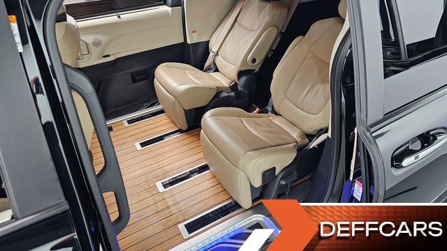 Toyota SIENNA 2.5 Hybrid 2WD купить на сайте DeffCars