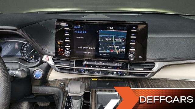Toyota SIENNA 2.5 Hybrid AWD купить на сайте DeffCars
