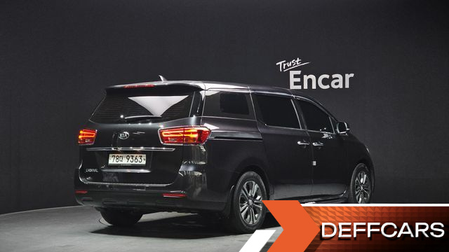 Kia CARNIVAL 11-Seater Deluxe купить на сайте DeffCars