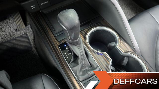Toyota CAMRY 2.5 XLE Hybrid купить на сайте DeffCars