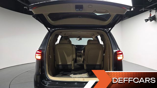 Kia CARNIVAL 9-Seater Noblesse Special купить на сайте DeffCars