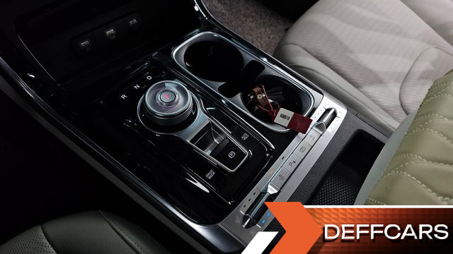 Kia CARNIVAL 9-Seater Noblesse купить на сайте DeffCars