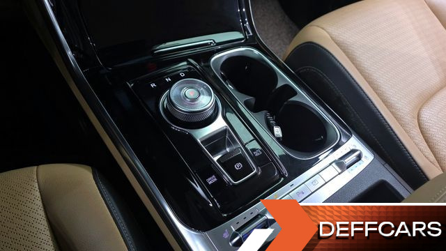 Kia CARNIVAL Gasoline 9-Seater Signature купить на сайте DeffCars