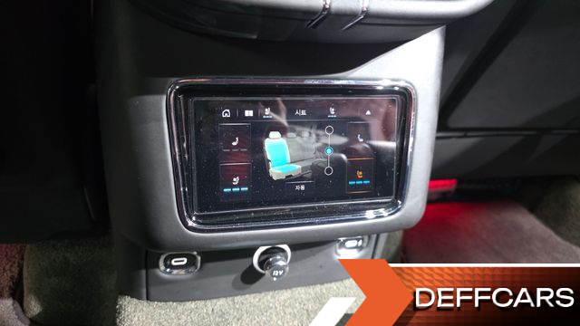 Bentley BENTAYGA 4.0 V8 Azure купить на сайте DeffCars