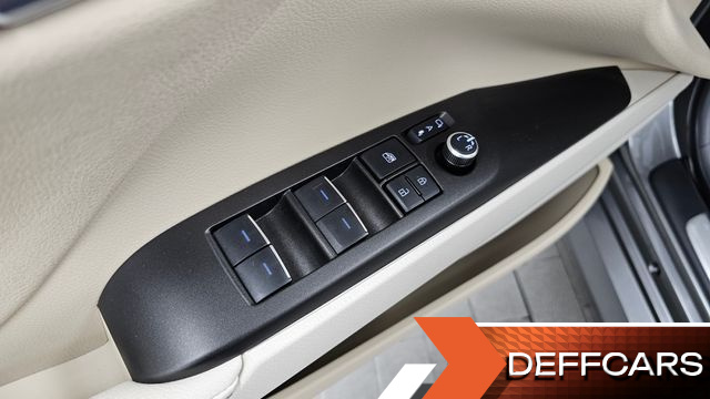 Toyota CAMRY 2.5 XLE Hybrid купить на сайте DeffCars