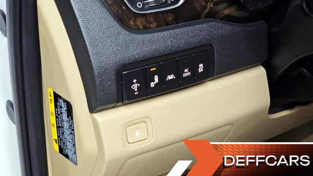 Kia CARNIVAL 9-Seater Noblesse Special купить на сайте DeffCars
