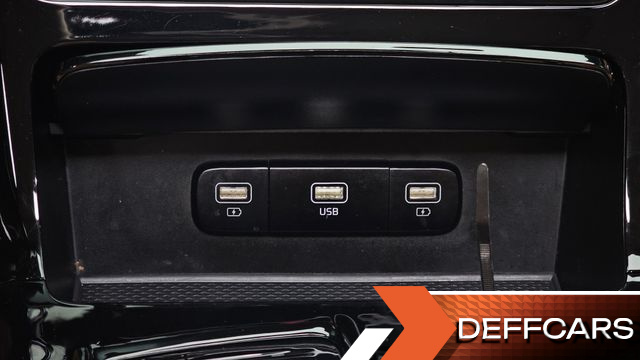 Kia CARNIVAL 9-Seater Signature купить на сайте DeffCars