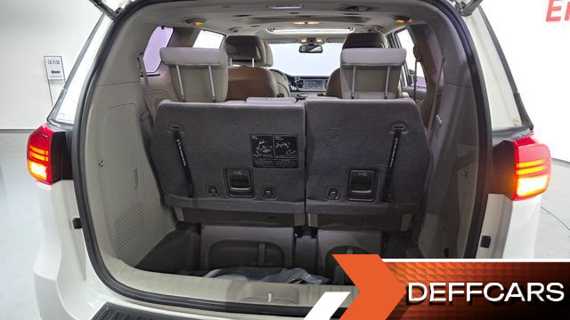 Kia CARNIVAL 7-seater Limousine President купить на сайте DeffCars