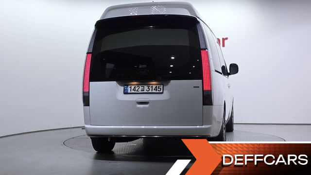 Hyundai STARIA 4WD Lounge 9-Seater Limousine купить на сайте DeffCars