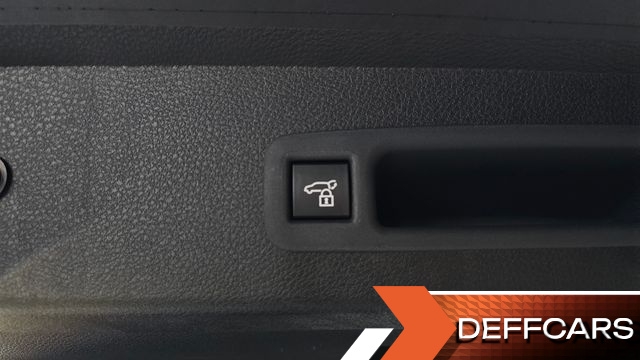 Toyota SIENNA 2.5 Hybrid 2WD купить на сайте DeffCars