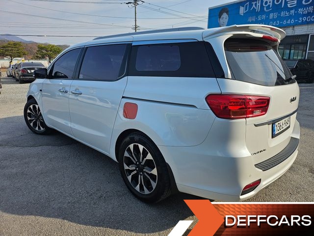Kia CARNIVAL 7-Seater Limousine President купить на сайте DeffCars