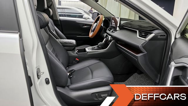 Toyota RAV4 2,5 4WD Hybrid LTD купить на сайте DeffCars