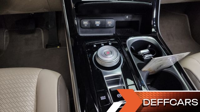 Kia CARNIVAL 9-Seater Signature купить на сайте DeffCars