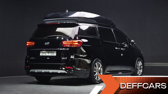 Kia CARNIVAL 9-Seater Hi-Limousine Noblesse Special купить на сайте DeffCars
