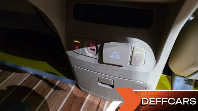Kia CARNIVAL 9-Seater Hi-Limousine Noblesse Special купить на сайте DeffCars