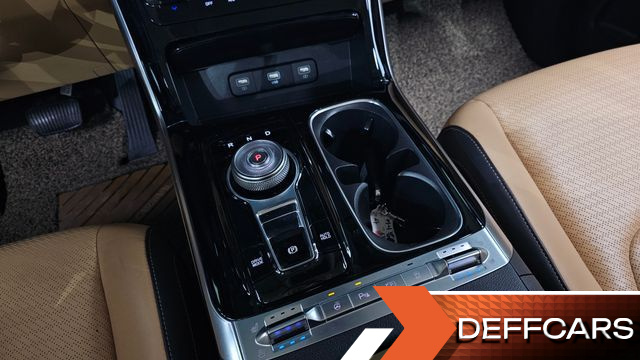 Kia CARNIVAL 9-Seater Signature купить на сайте DeffCars