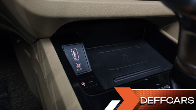Kia CARNIVAL 7-Seater Limousine President купить на сайте DeffCars