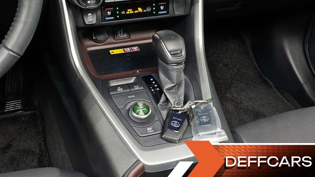 Toyota RAV4 2,5 4WD Hybrid LTD купить на сайте DeffCars