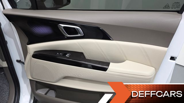 Kia CARNIVAL 7-Seater Signature купить на сайте DeffCars