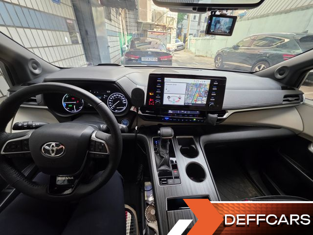Toyota SIENNA 2.5 Hybrid 2WD купить на сайте DeffCars