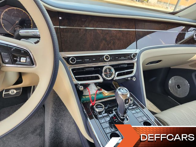 Bentley FLYING SPUR 4.0 купить на сайте DeffCars