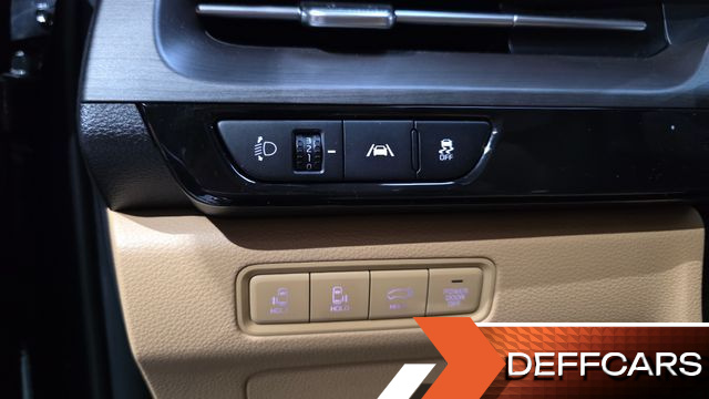 Kia CARNIVAL Gasoline 9-Seater Signature купить на сайте DeffCars
