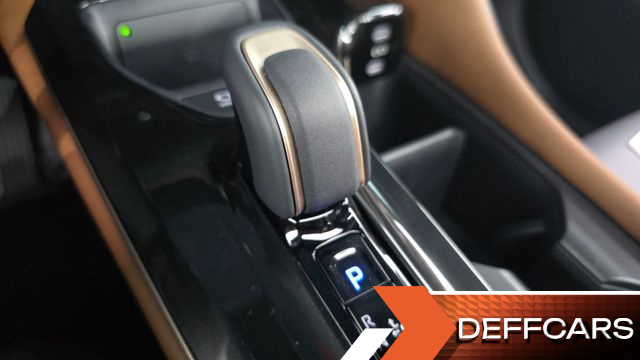 Toyota CROWN 2.5 4WD Hybrid купить на сайте DeffCars