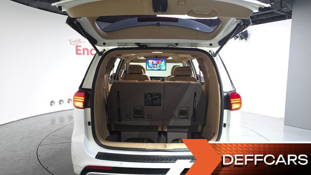 Kia CARNIVAL 7-seater Limousine VIP купить на сайте DeffCars