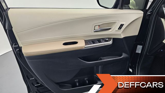 Toyota SIENNA 2.5 Hybrid 2WD купить на сайте DeffCars
