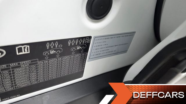 Land Rover RANGE ROVER VELAR 3.0 D300 R-Dynamic HSE купить на сайте DeffCars