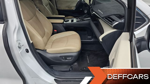 Toyota SIENNA 2.5 Hybrid AWD купить на сайте DeffCars
