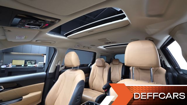 Kia CARNIVAL Gasoline 9-Seater Signature купить на сайте DeffCars