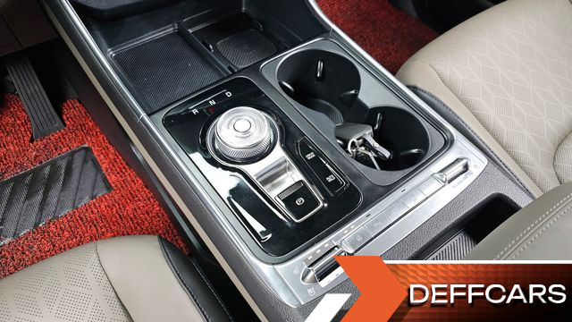 Kia CARNIVAL 9-Seater Noblesse купить на сайте DeffCars