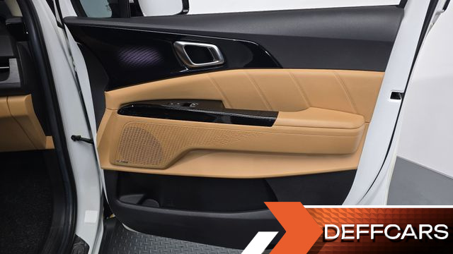 Kia CARNIVAL 9-Seater Signature купить на сайте DeffCars