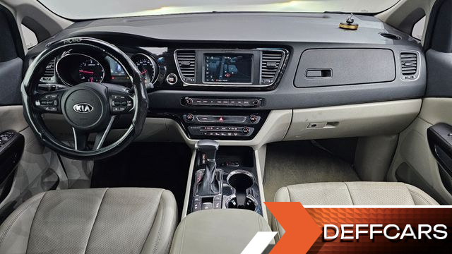 Kia CARNIVAL 7-Seater Limousine President купить на сайте DeffCars