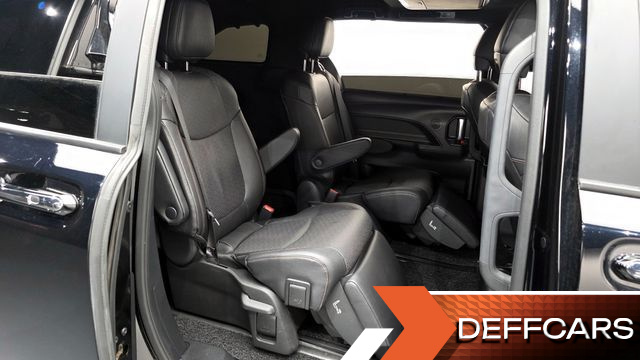 Toyota SIENNA 2.5 Hybrid 2WD купить на сайте DeffCars