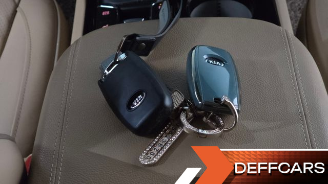 Kia CARNIVAL 9-Seater Hi-Limousine Noblesse Special купить на сайте DeffCars