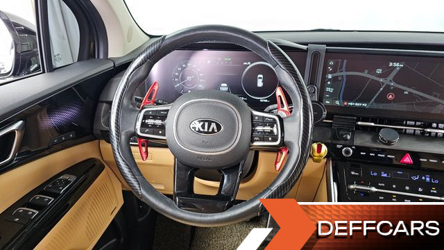 Kia CARNIVAL 7-Seater Signature купить на сайте DeffCars
