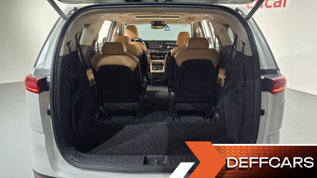 Kia CARNIVAL 9-Seater Signature купить на сайте DeffCars