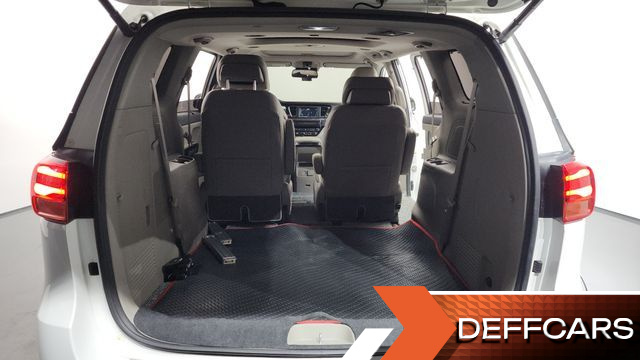 Kia CARNIVAL 7-Seater Limousine President купить на сайте DeffCars