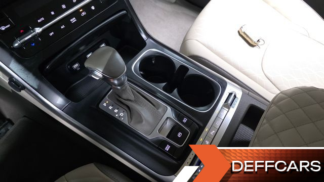 Kia CARNIVAL 9-Seater Prestige купить на сайте DeffCars