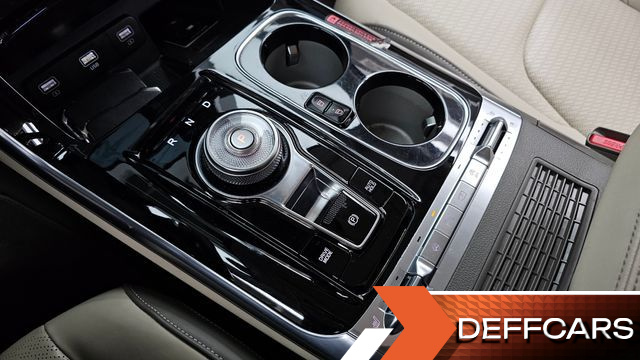 Kia CARNIVAL 9-Seater Hi-Limousine Signature купить на сайте DeffCars